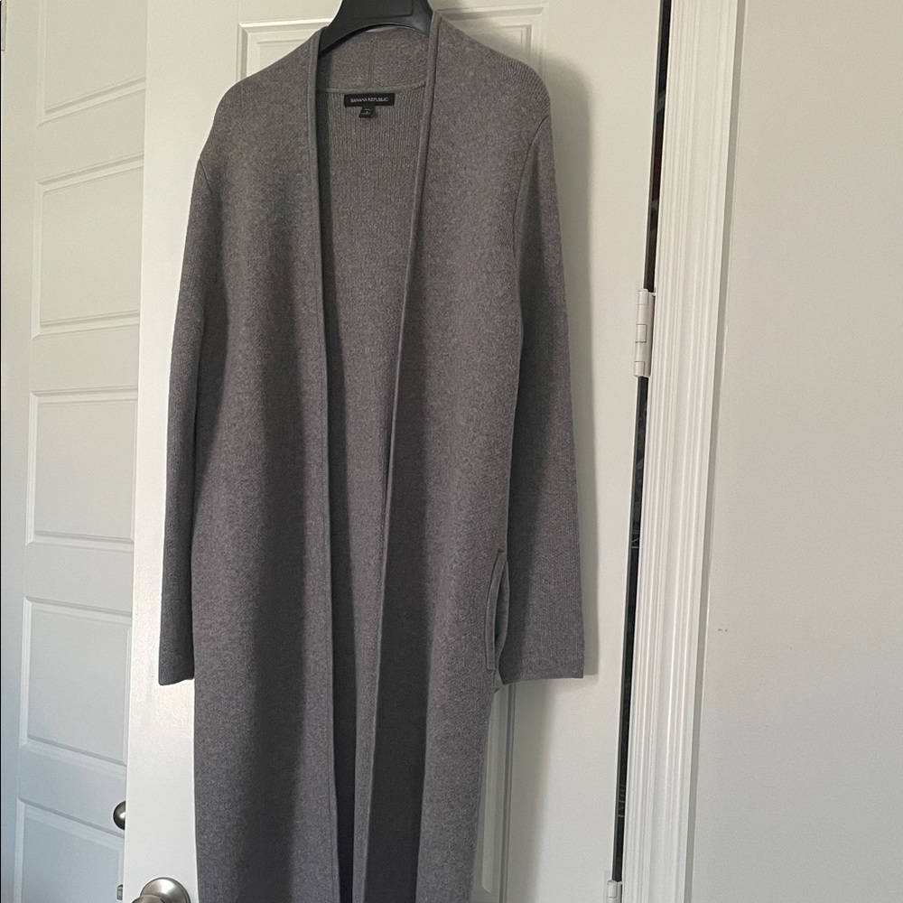 BR Light Gray Knit Sweater Coat. See Matching Pants and Sleeveless Top posted.